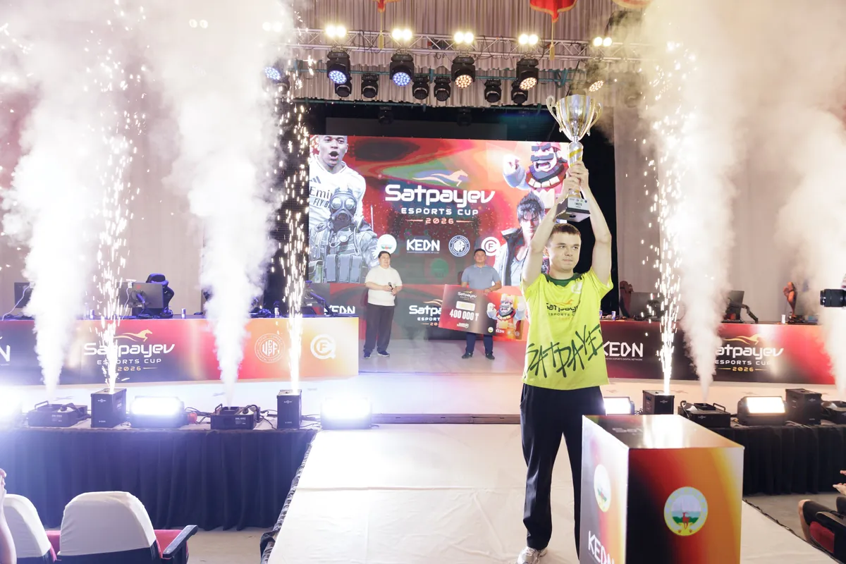 Satpayev Esports Cup 2026 — победитель с кубком